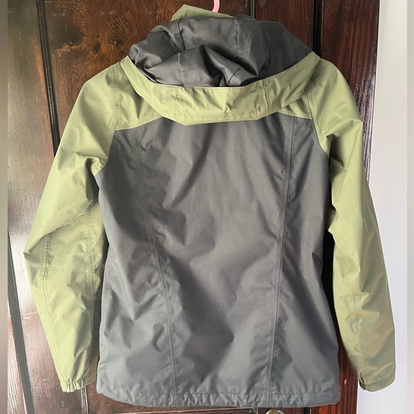 The North Face Women's Resolve Rain Jacket - Picture 3 of 6